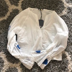 Blue and white Levi’s top